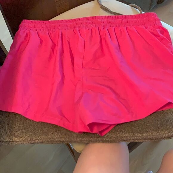 GUESS Active shorts  - Picture 5 of 6